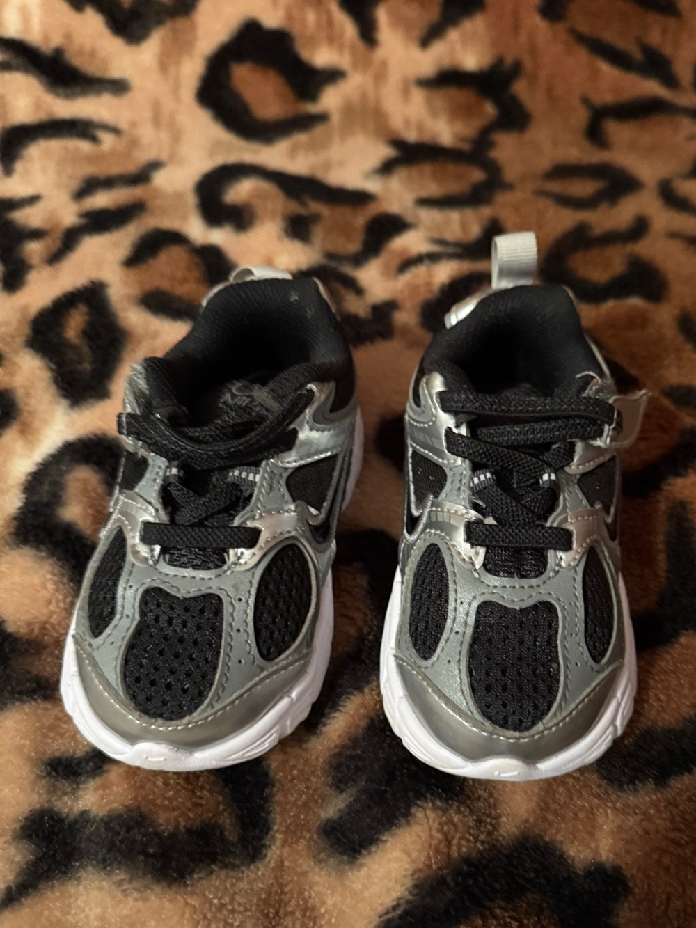Nike Kids VR  RNR Black & Silver Mesh Athletic Sneakers